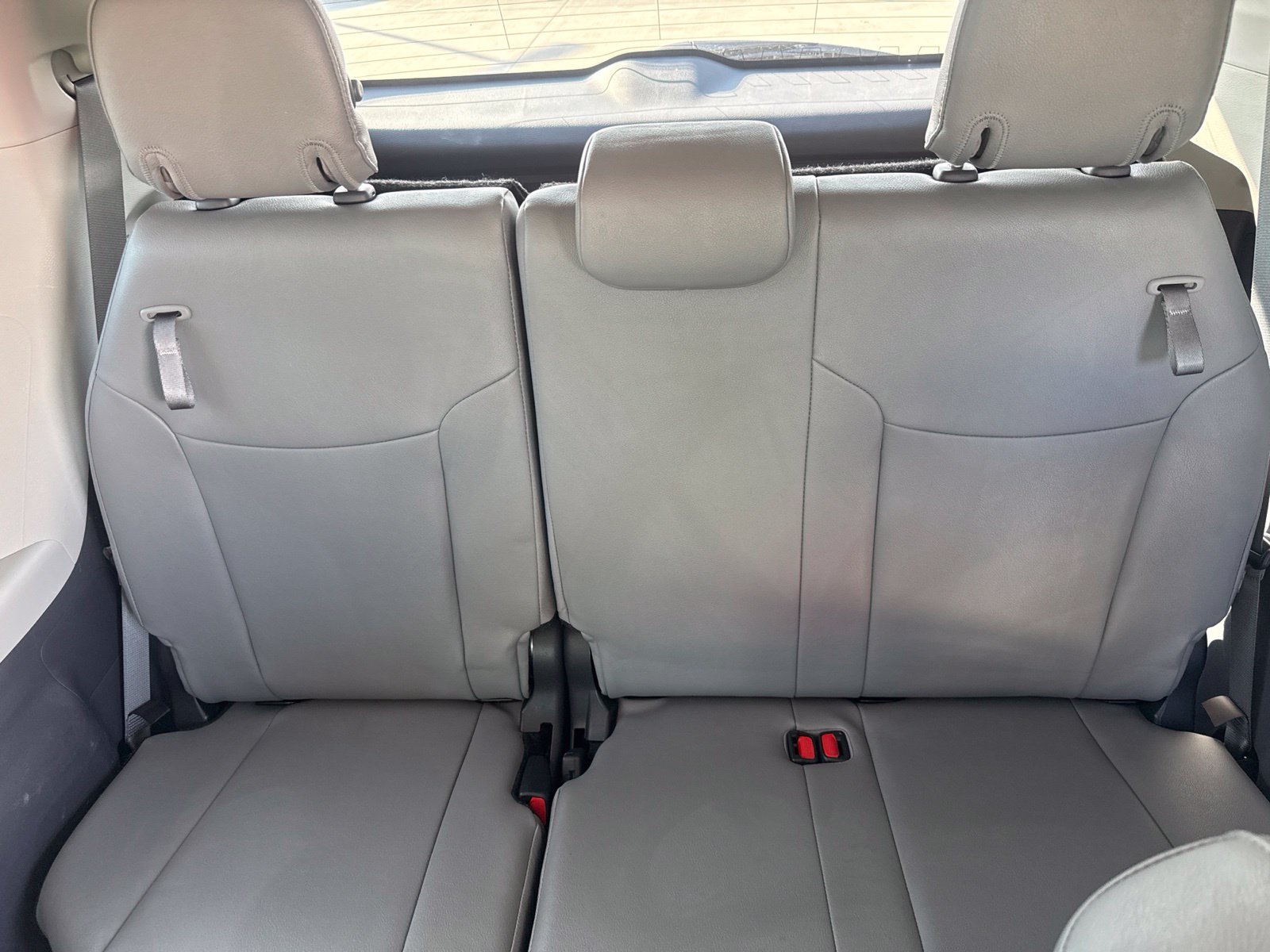 Used 2023 Toyota Sienna Limited FWD image 19