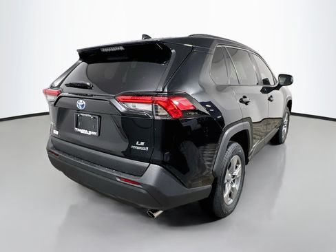 Used 2024 Toyota RAV4 LE AWD/4WD image 4