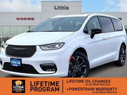 New 2026 Chrysler Pacifica Select