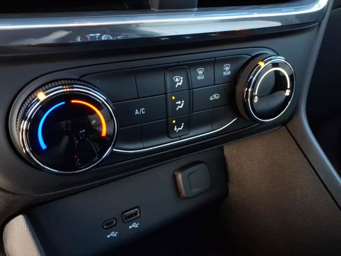 Used 2024 Buick Encore GX Preferred w/ Advanced Technology Package image 35