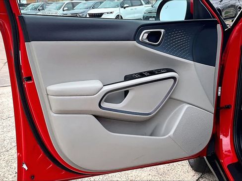 Certified 2025 Kia Soul EX FWD image 21
