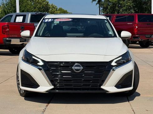 Used 2024 Nissan Altima 2.5 SL FWD image 2