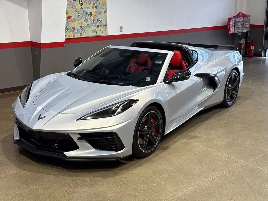 Used 2024 Chevrolet Corvette Stingray Preferred Cpe w/ Z51 Performance Package RWD image 10