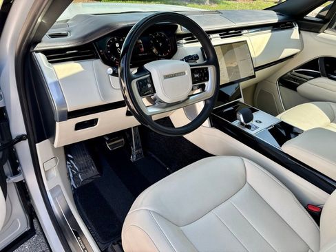 Used 2025 Land Rover Range Rover SE AWD/4WD image 18