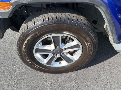 Used 2018 Jeep Wrangler Unlimited Sahara AWD/4WD image 34