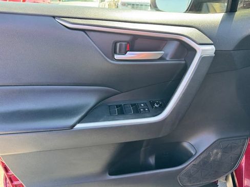 Used 2021 Toyota RAV4 XLE Premium w/ Carpet Mat Package (TMS) FWD image 15
