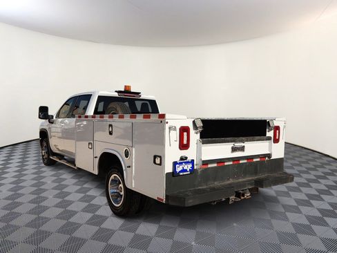 Used 2023 Chevrolet Silverado 3500 LT w/ Convenience Package image 3