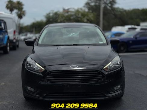 Used 2018 Ford Focus SE w/ SE Appearance Package FWD image 6