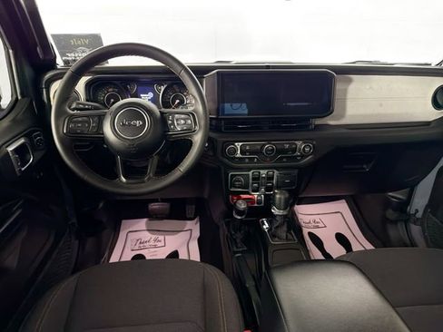 Used 2024 Jeep Wrangler Willys image 21