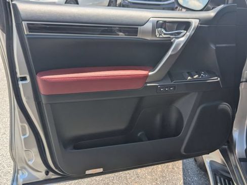 Used 2022 Lexus GX 460 Premium w/ Accessory Package AWD/4WD image 9