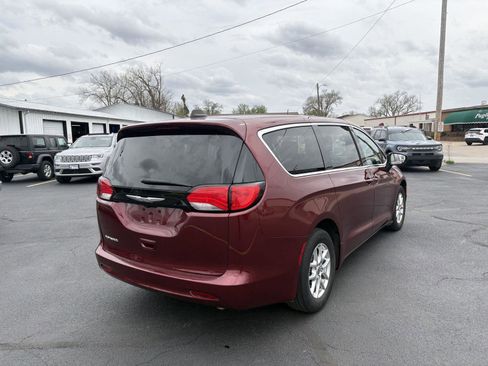 Used 2023 Chrysler Voyager LX image 9