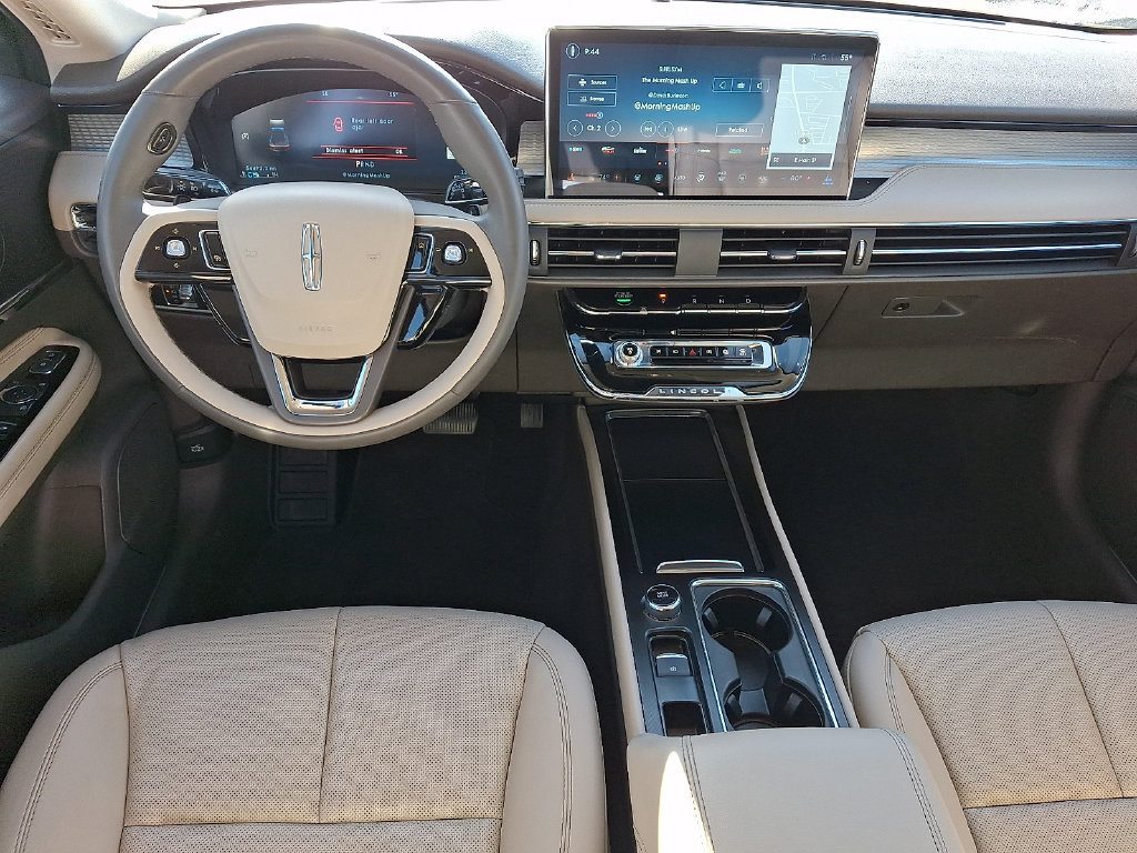 Certified 2023 Lincoln Corsair AWD w/ Equipment Group 101A image 11