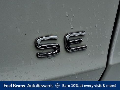 Used 2025 Volkswagen Jetta SE w/ Sunroof Package FWD image 32