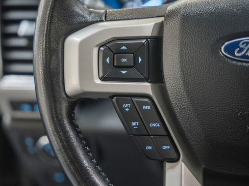 Used 2022 Ford F250 Lariat w/ Black Appearance Pkg image 41