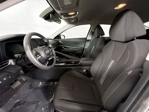 Used 2025 Hyundai Elantra Hybrid FWD image 3