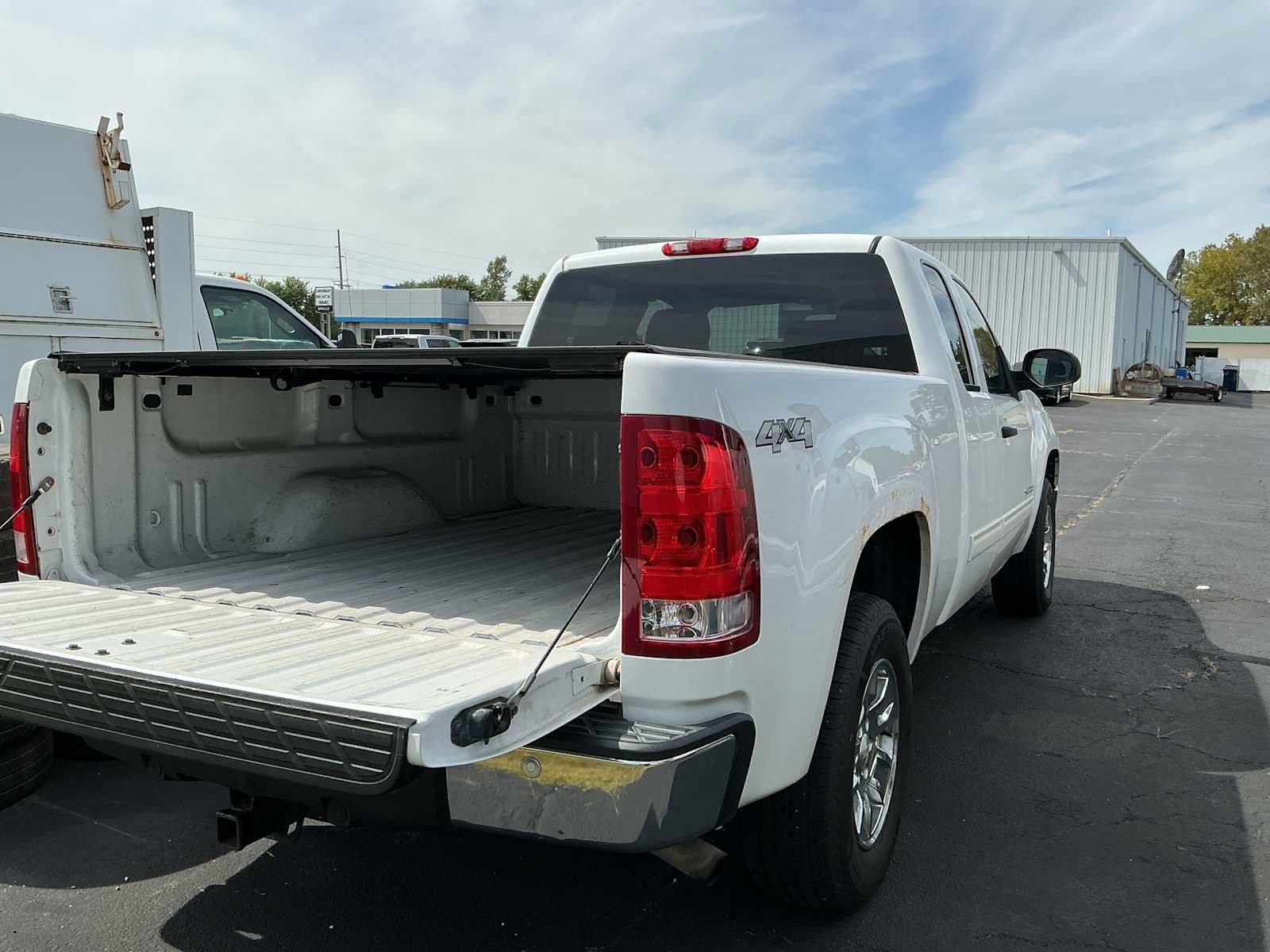 Used 2011 GMC Sierra 1500 SLE w/ Power Tech Package AWD/4WD image 5