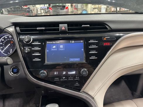 Used 2018 Toyota Camry SE w/ Moonroof Package image 7