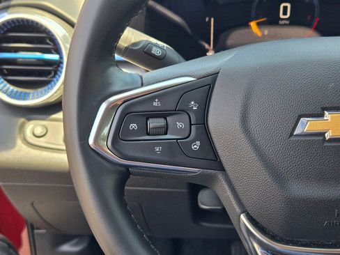 Certified 2025 Chevrolet Trax LT w/ LT Convenience Package FWD image 28