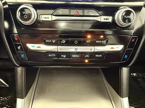 Used 2022 Ford Explorer Platinum w/ Equipment Group 601A AWD/4WD image 41