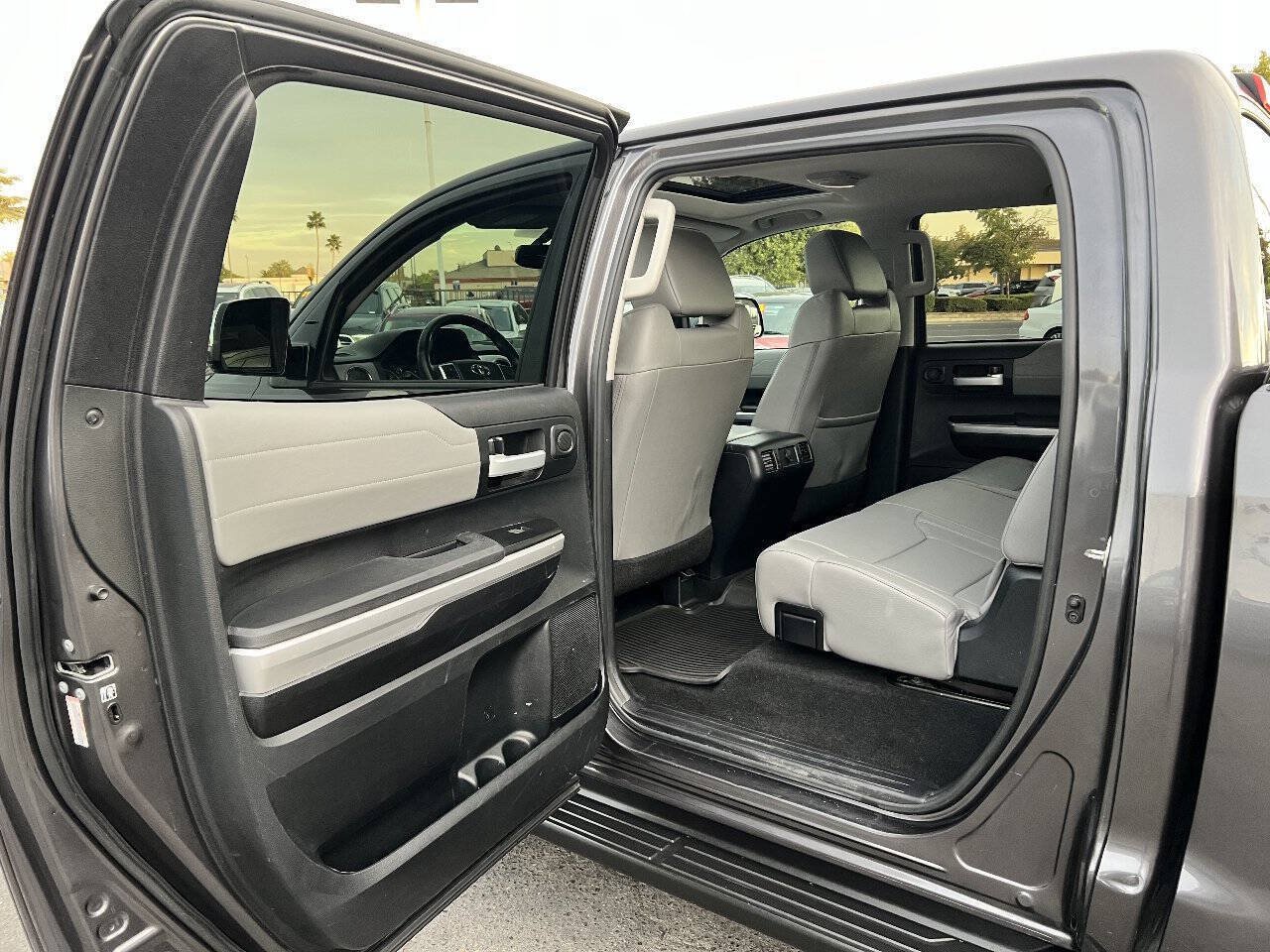 Used 2017 Toyota Tundra Limited w/ Limited Premium Package AWD/4WD image 11