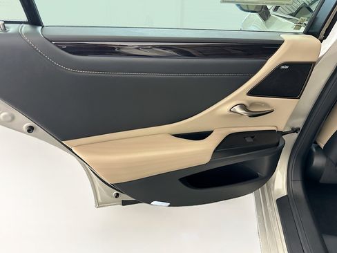 Used 2020 Lexus ES 300h w/ Accessory Package 2 FWD image 28