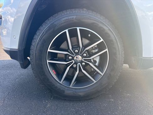 Used 2017 Jeep Grand Cherokee Trailhawk w/ Trailhawk Luxury Group image 9