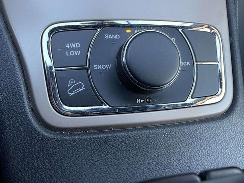 Used 2017 Jeep Grand Cherokee Limited w/ Luxury Group II image 41