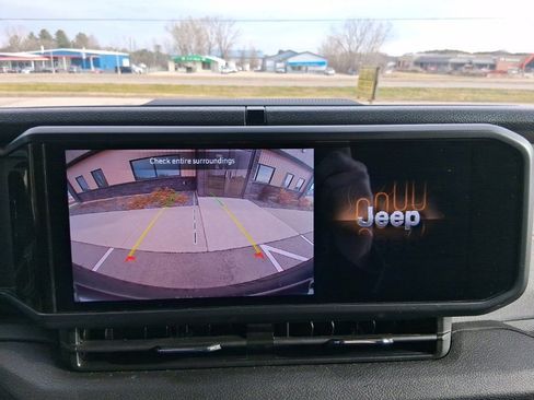 Used 2025 Jeep Wrangler Sport S image 33