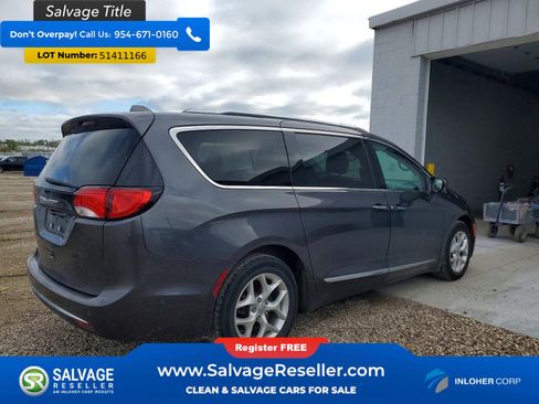 Used 2017 Chrysler Pacifica Touring-L Plus w/ Advanced Safetytec Group FWD image 4