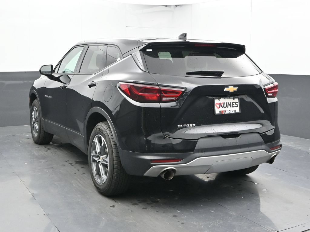 Used 2025 Chevrolet Blazer LT FWD image 11