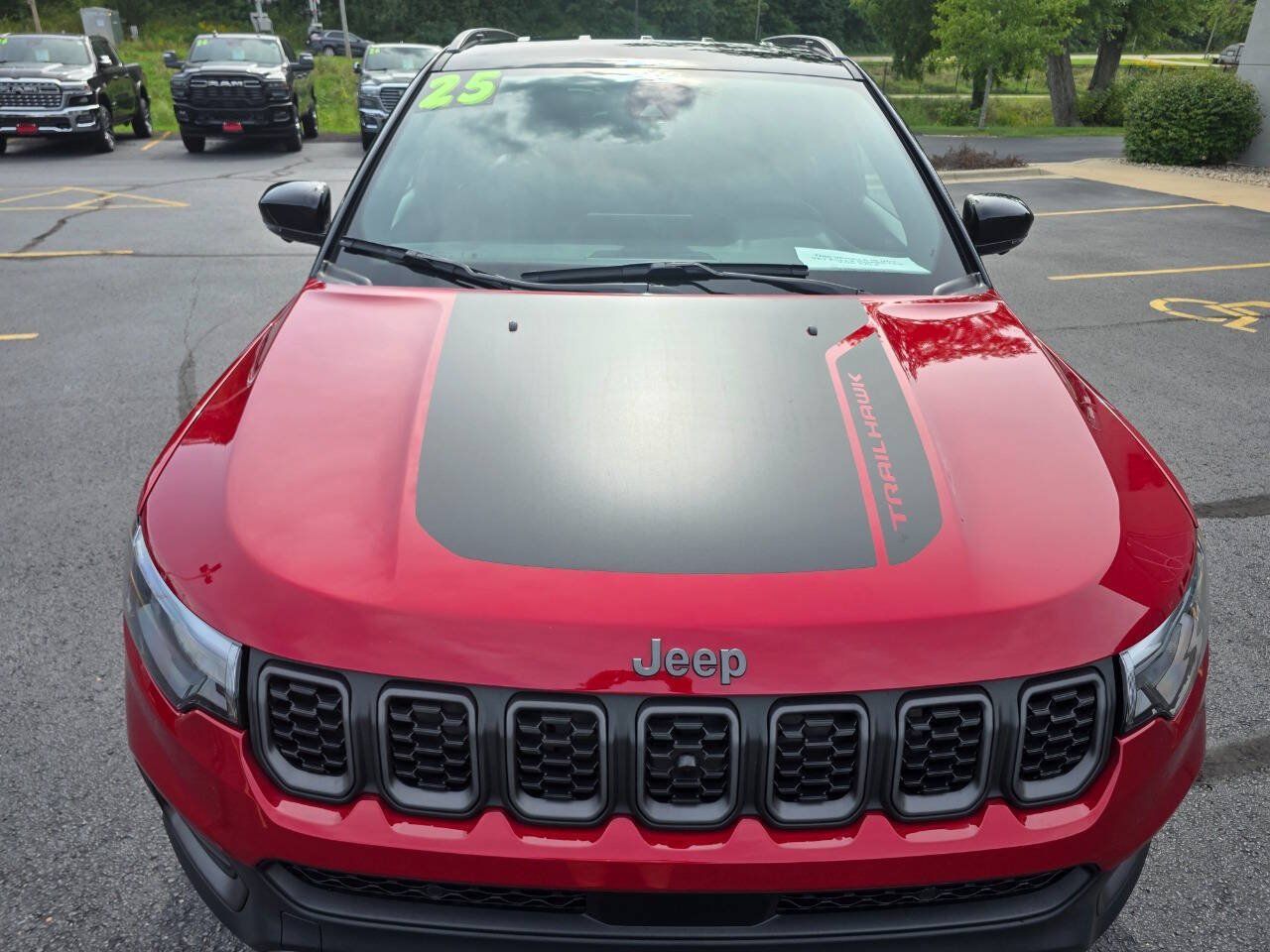 Used 2025 Jeep Compass Trailhawk w/ Trailhawk Elite Group AWD/4WD image 5