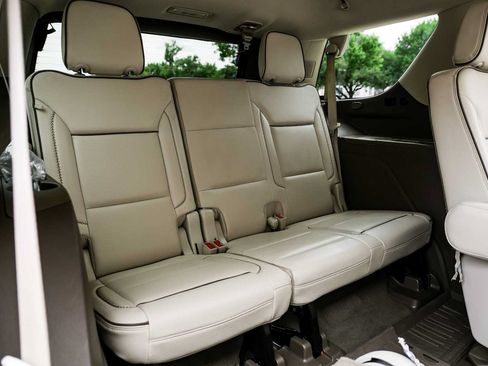 Used 2021 GMC Yukon Denali w/ Advanced Technology Package AWD/4WD image 41