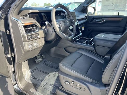 New 2026 GMC Yukon Denali w/ Sun & Power Step Package image 9