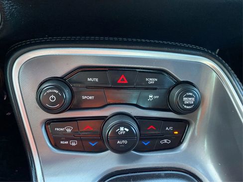 Used 2020 Dodge Challenger SXT RWD image 17