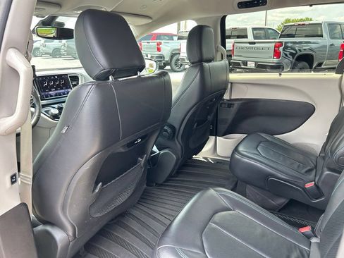 Used 2021 Chrysler Pacifica Touring-L w/ Premium & Safety Sphere Group FWD image 35