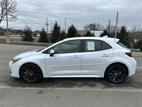 Used 2025 Toyota Corolla XSE image 2