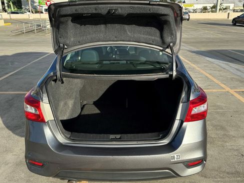 Used 2019 Nissan Sentra SR FWD image 6