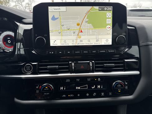 Used 2024 Nissan Pathfinder Platinum image 19