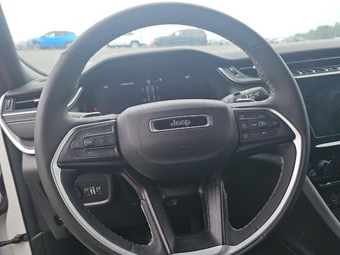 Used 2024 Jeep Grand Cherokee Altitude AWD/4WD image 8