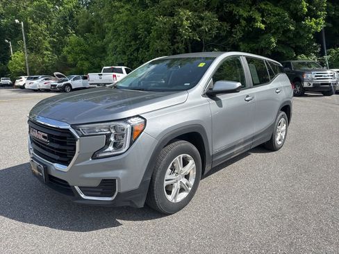 Used 2024 GMC Terrain SLE AWD/4WD image 3