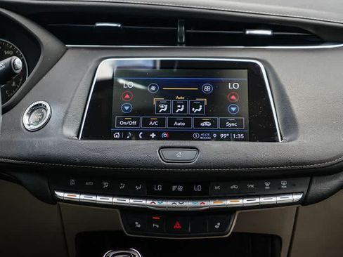 Used 2023 Cadillac XT4 Luxury w/ Cold Weather Package FWD image 14