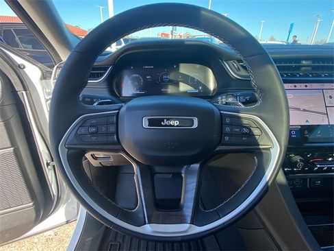 Used 2023 Jeep Grand Cherokee L Limited image 22