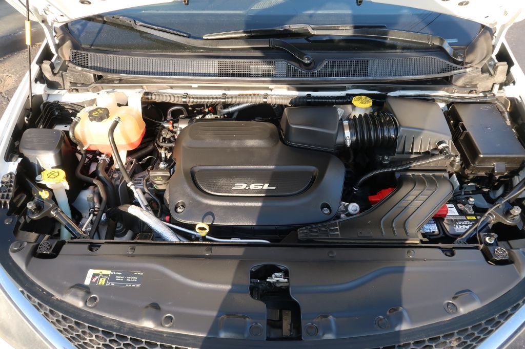 Used 2018 Chrysler Pacifica Touring w/ Security Group FWD image 13