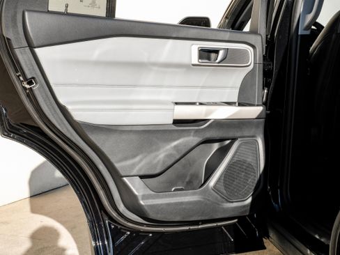 Used 2021 Ford Explorer XLT w/ Equipment Group 202A image 41