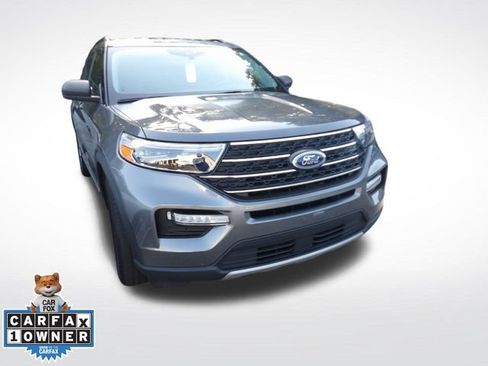 Used 2023 Ford Explorer XLT w/ Equipment Group 202A RWD image 2