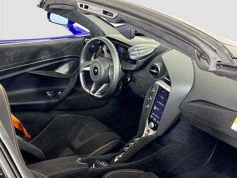 Used 2024 McLaren 750S Spider image 25