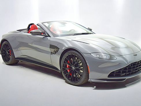 Used 2023 Aston Martin V8 Vantage Roadster image 13