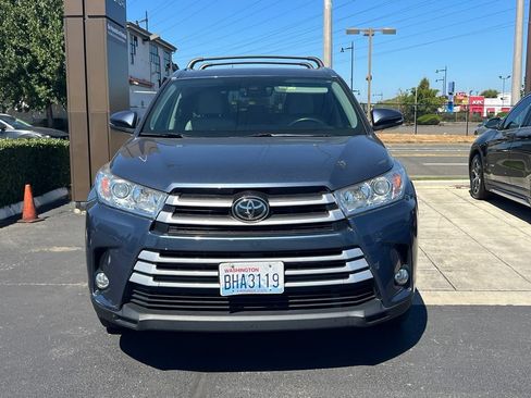 Used 2017 Toyota Highlander XLE AWD/4WD image 4