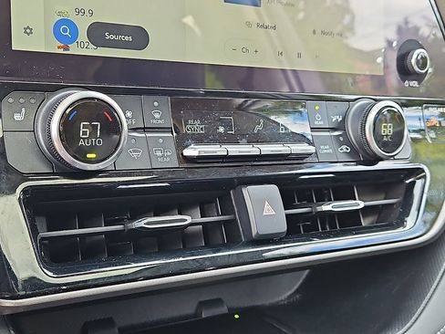 Used 2023 Toyota Highlander XLE image 17