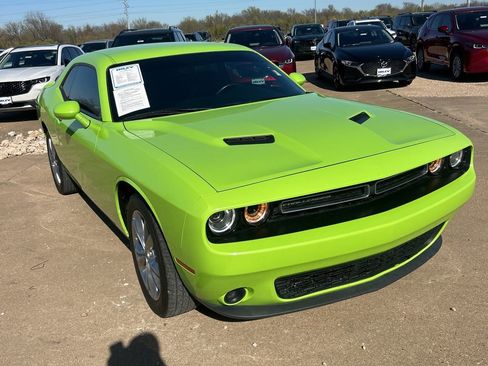 Used 2023 Dodge Challenger SXT image 5